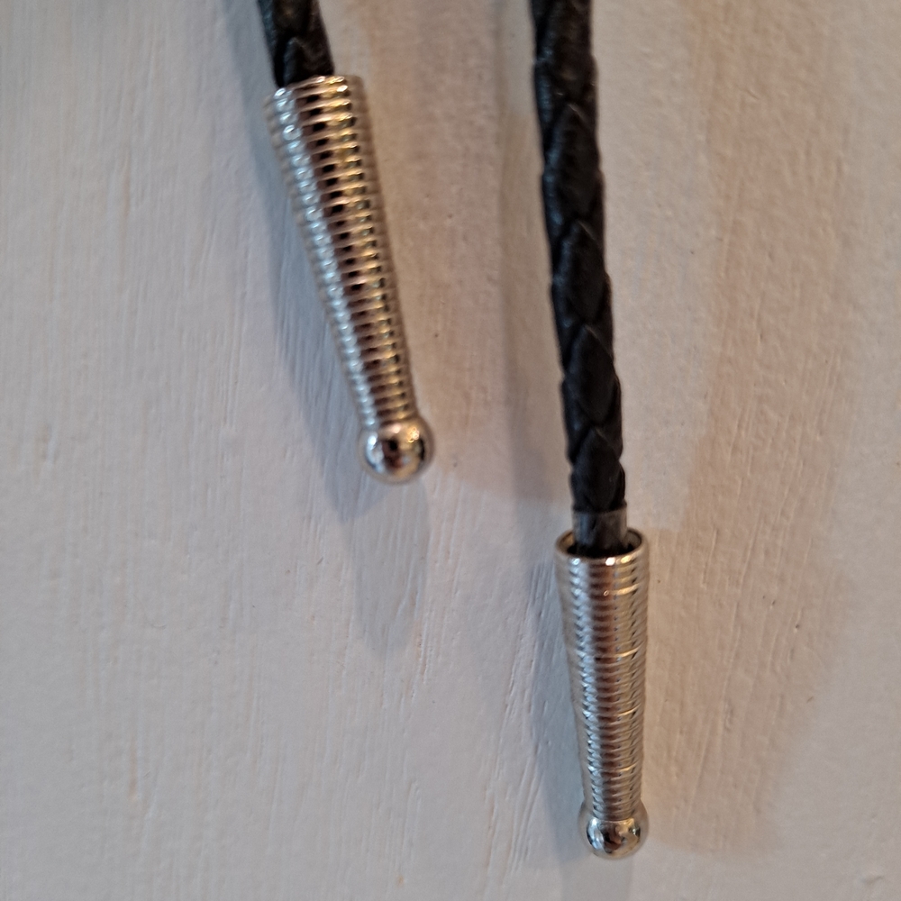 Bolo Tie Black Leather Braided Rope And Silvertone - Picture 6 of 6